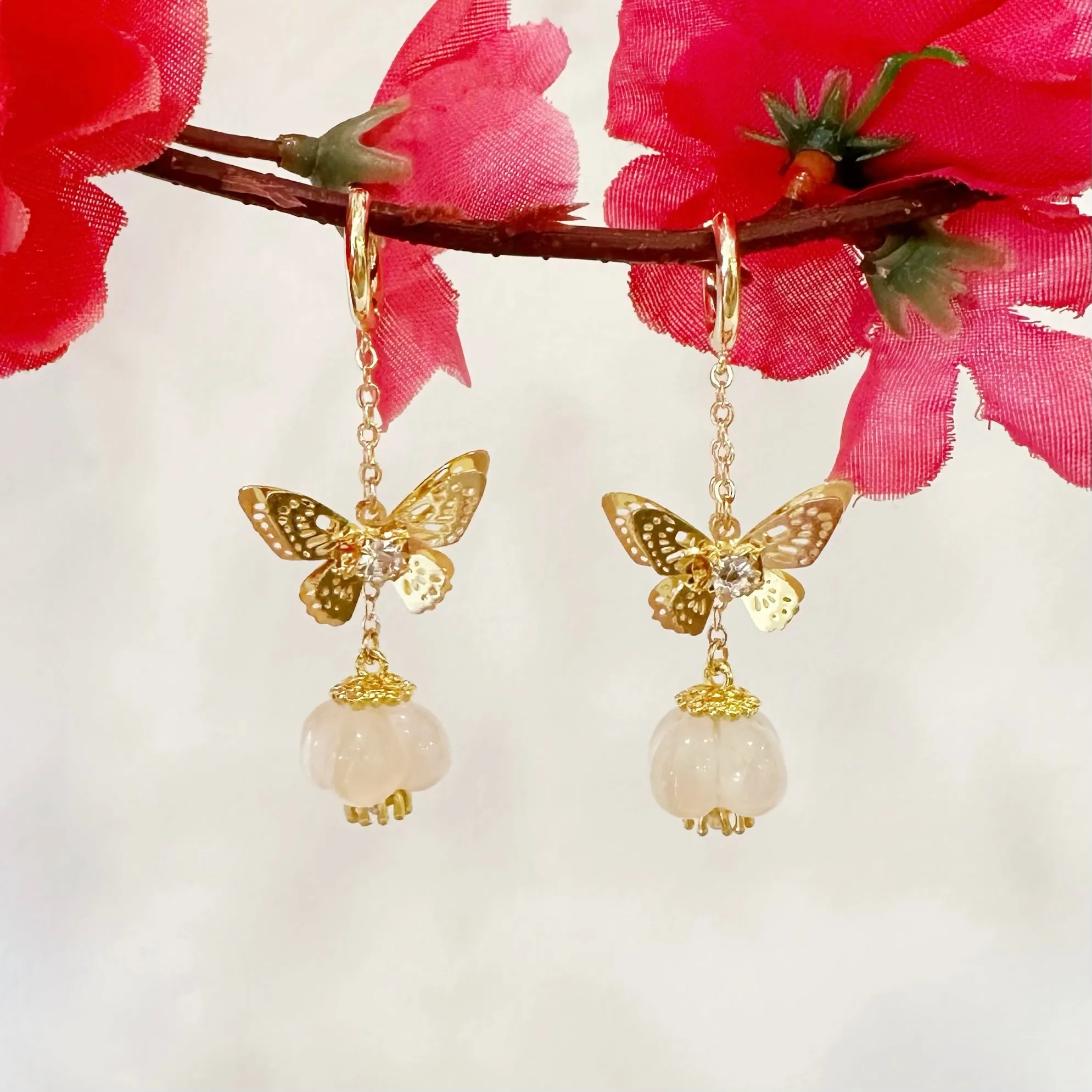 Peach Blossom Huggie Hoop Earrings 桃花